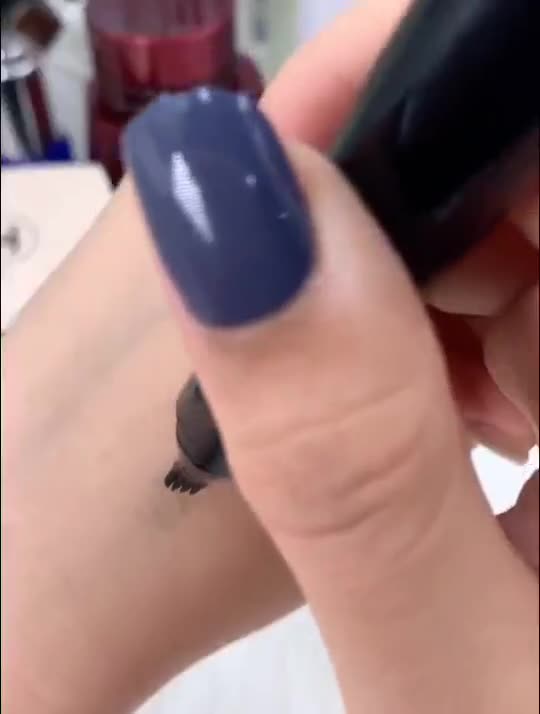 眉笔怎么选?从质地、笔头和色号三方面判断 眉笔怎么选?从质地、笔头和色号三方面判断